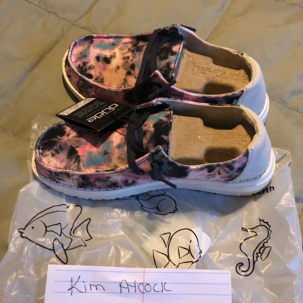 Brand née sold out women’s hey dudes